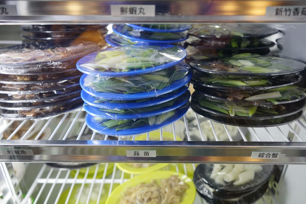 台北｜黑哥自助石頭火鍋 食材新鮮平價，中山站高CP值火鍋推薦！