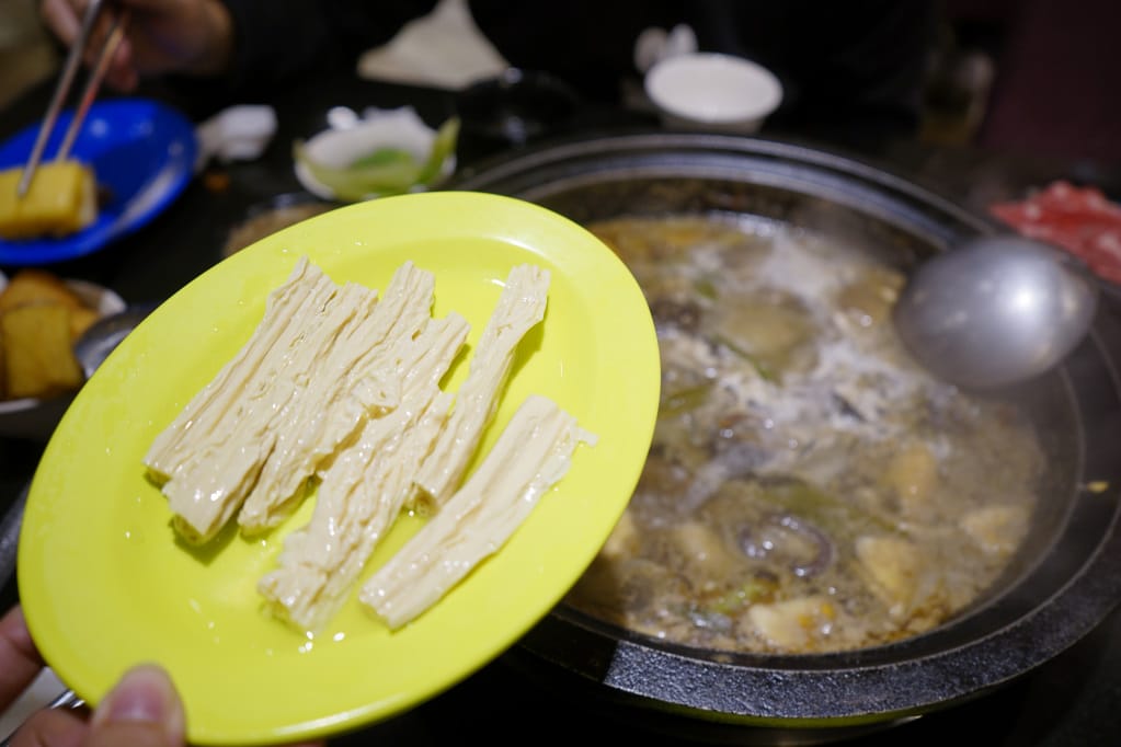 台北｜黑哥自助石頭火鍋 食材新鮮平價，中山站高CP值火鍋推薦！