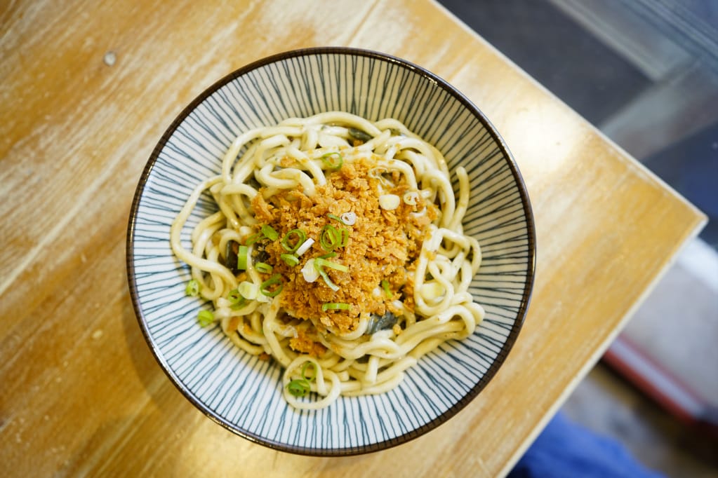 桃園｜阿鴻 粥水火鍋專賣店（中壢店）皮蛋油條冷麵、鴛鴦特色鍋物推薦！
