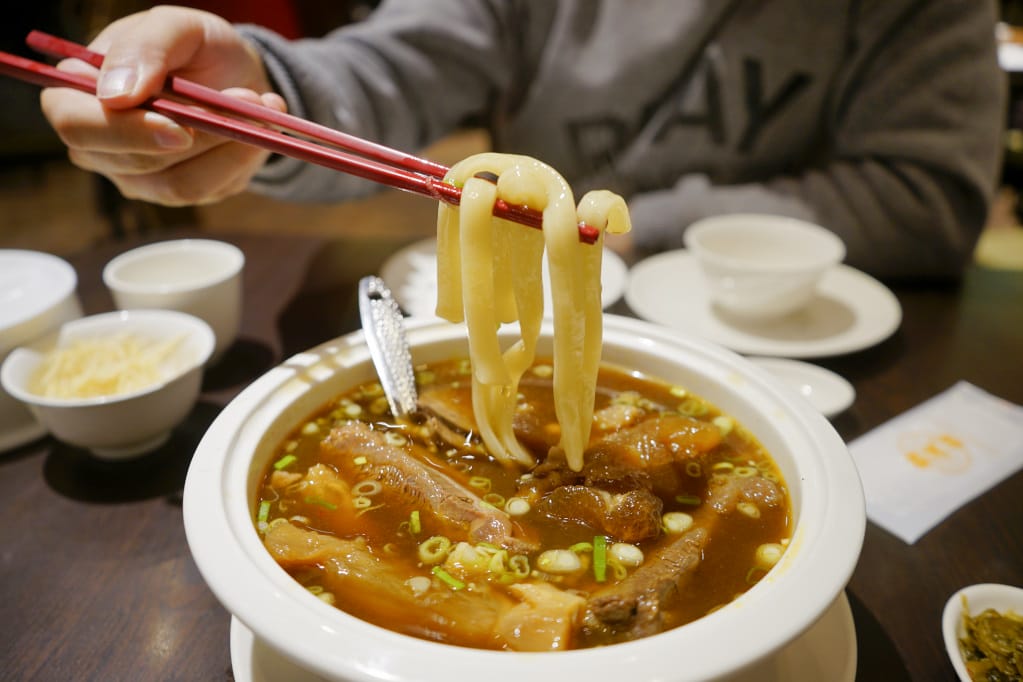 台北｜點水樓(林口店) 米其林美食 小籠包、鮮蝦蒸餃、牛肉麵 林口三井outlet餐廳推薦！