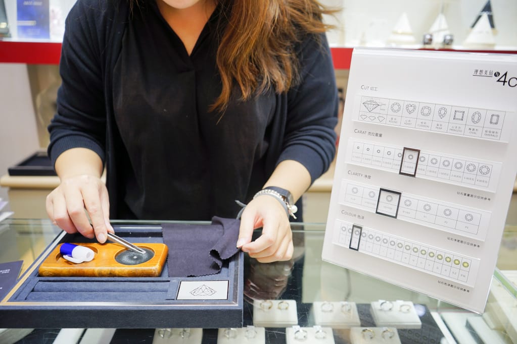 台北｜輝記珠寶 求婚鑽戒、婚戒訂製推薦！