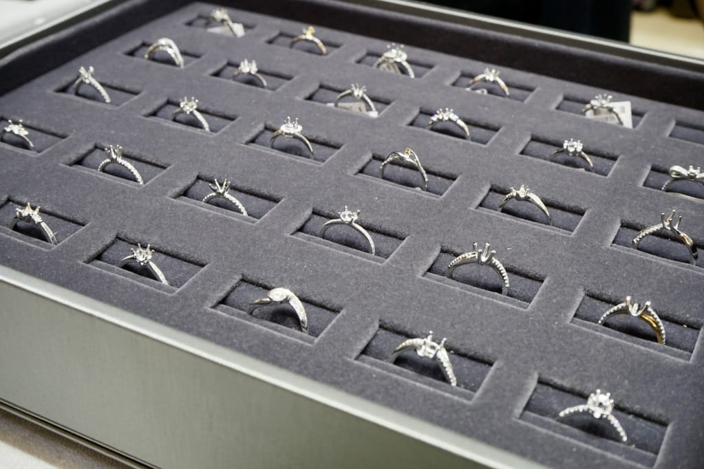 台北｜輝記珠寶 求婚鑽戒、婚戒訂製推薦！