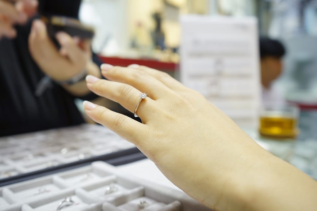 台北｜輝記珠寶 求婚鑽戒、婚戒訂製推薦！