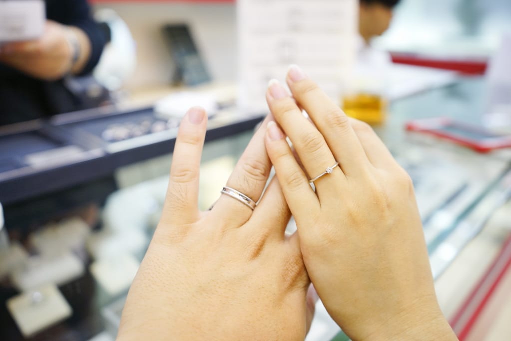 台北｜輝記珠寶 求婚鑽戒、婚戒訂製推薦！