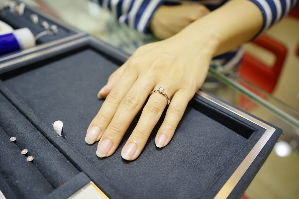 台北｜輝記珠寶 求婚鑽戒、婚戒訂製推薦！