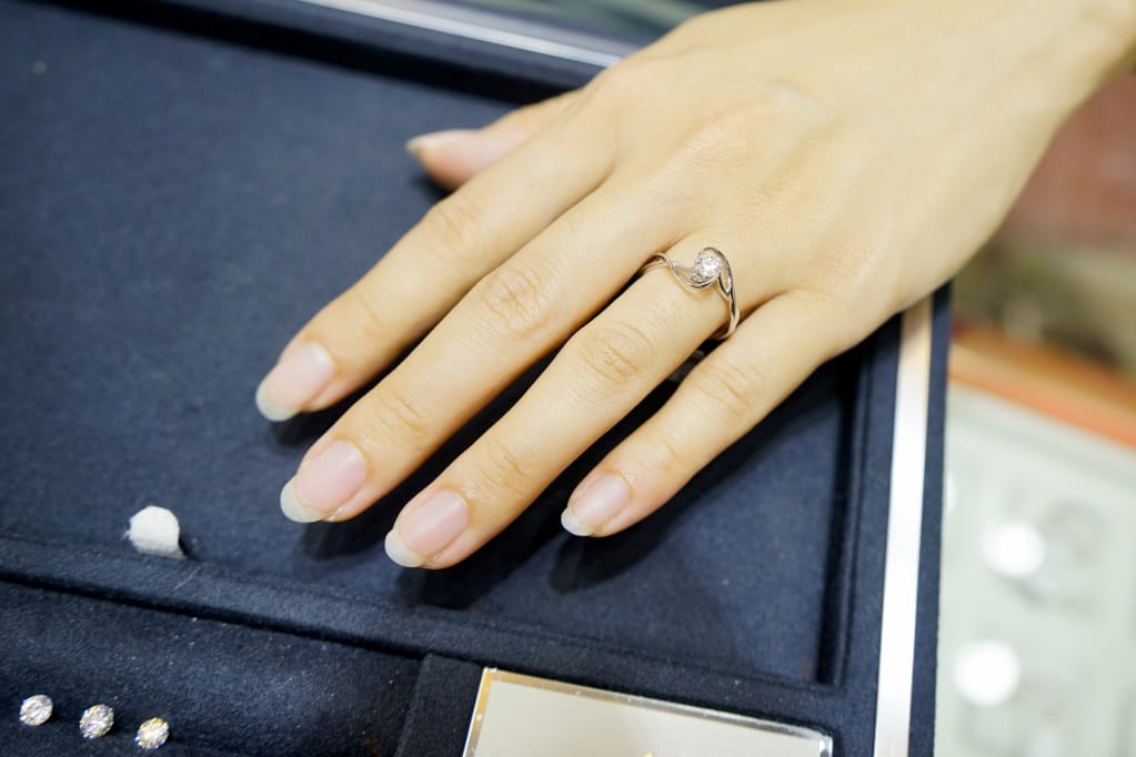 台北｜輝記珠寶 求婚鑽戒、婚戒訂製推薦！