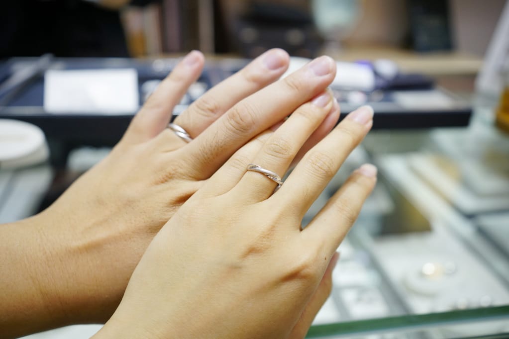 台北｜輝記珠寶 求婚鑽戒、婚戒訂製推薦！