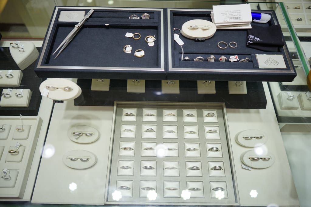 台北｜輝記珠寶 求婚鑽戒、婚戒訂製推薦！