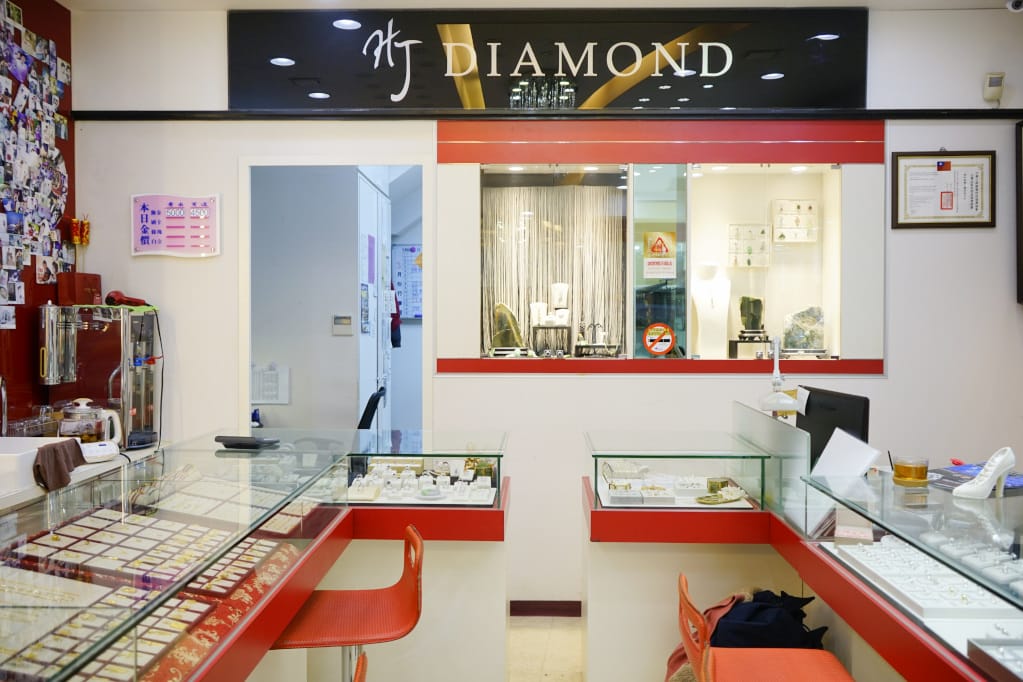 台北｜輝記珠寶 求婚鑽戒、婚戒訂製推薦！