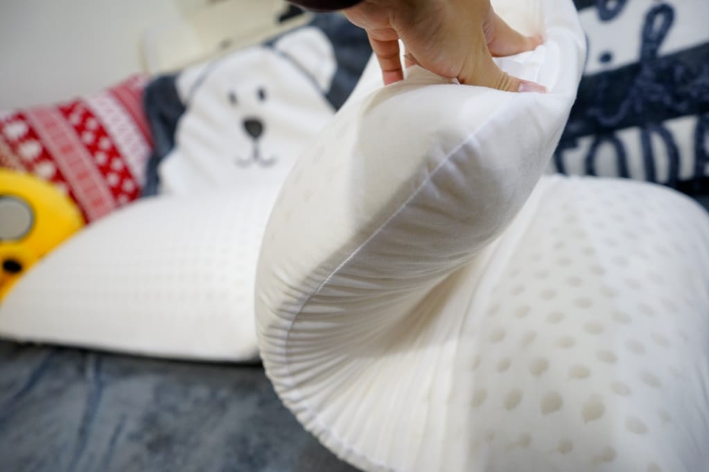 家居｜德瑞克名床-天然乳膠枕推薦 有好床墊也要有好枕頭，超強彈力支撐，一覺好眠就靠它！