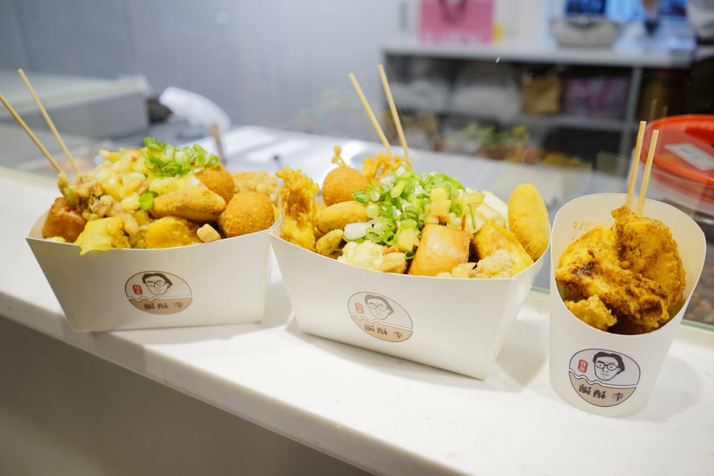 台北|鹹酥李 近師大夜市鹹酥雞消夜推薦!八種配料任選搭配,大推清爽解膩水果丁~ - 第1張圖 台北|鹹酥李 近師大夜市鹹酥雞消夜推薦!八種配料任選搭配,大推清爽解膩水果丁~