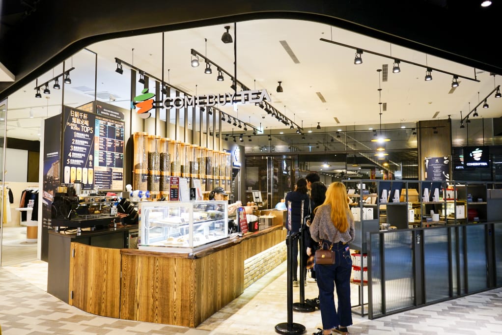 台北|COMEBUYTEA(台北誠品生活松菸店)當代精品現萃茶專門店 專業調茶師杯杯原葉現磨現萃 - 第2張圖 台北|COMEBUYTEA(台北誠品生活松菸店)當代精品現萃茶專門店 專業調茶師杯杯原葉現磨現萃