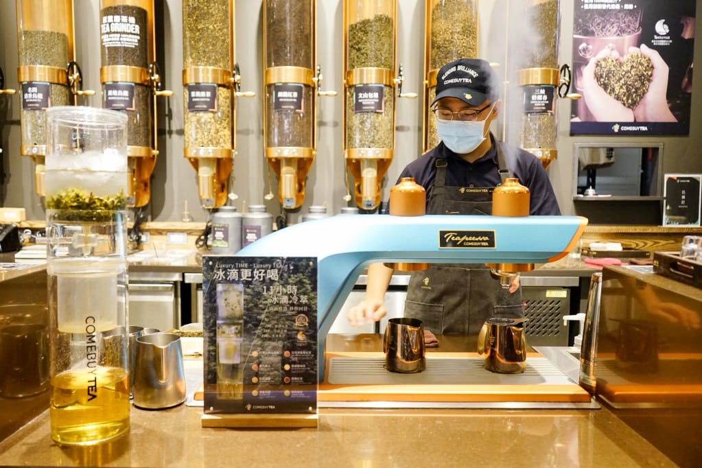 台北|COMEBUYTEA(台北誠品生活松菸店)當代精品現萃茶專門店 專業調茶師杯杯原葉現磨現萃 - 第9張圖 台北|COMEBUYTEA(台北誠品生活松菸店)當代精品現萃茶專門店 專業調茶師杯杯原葉現磨現萃