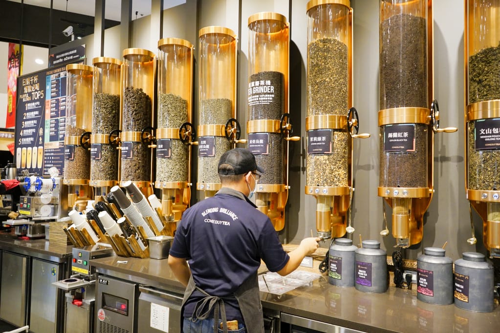 台北|COMEBUYTEA(台北誠品生活松菸店)當代精品現萃茶專門店 專業調茶師杯杯原葉現磨現萃 - 第22張圖 台北|COMEBUYTEA(台北誠品生活松菸店)當代精品現萃茶專門店 專業調茶師杯杯原葉現磨現萃