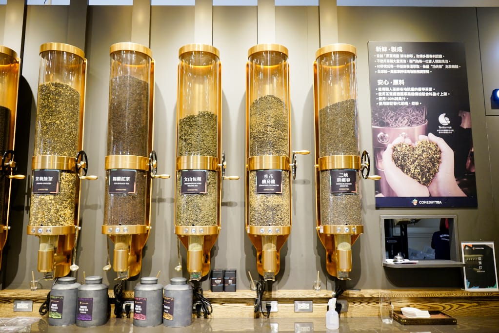 台北|COMEBUYTEA(台北誠品生活松菸店)當代精品現萃茶專門店 專業調茶師杯杯原葉現磨現萃 - 第7張圖 台北|COMEBUYTEA(台北誠品生活松菸店)當代精品現萃茶專門店 專業調茶師杯杯原葉現磨現萃