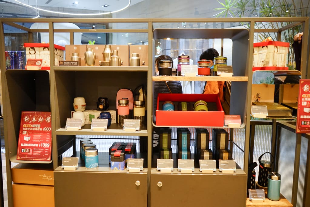 台北|COMEBUYTEA(台北誠品生活松菸店)當代精品現萃茶專門店 專業調茶師杯杯原葉現磨現萃 - 第11張圖 台北|COMEBUYTEA(台北誠品生活松菸店)當代精品現萃茶專門店 專業調茶師杯杯原葉現磨現萃