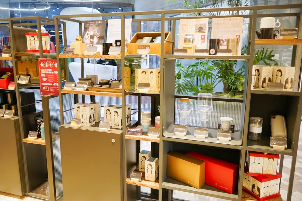台北|COMEBUYTEA(台北誠品生活松菸店)當代精品現萃茶專門店 專業調茶師杯杯原葉現磨現萃 - 第12張圖 台北|COMEBUYTEA(台北誠品生活松菸店)當代精品現萃茶專門店 專業調茶師杯杯原葉現磨現萃