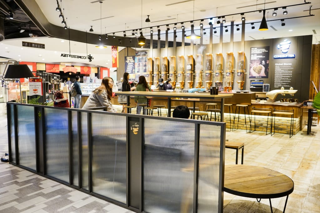 台北|COMEBUYTEA(台北誠品生活松菸店)當代精品現萃茶專門店 專業調茶師杯杯原葉現磨現萃 - 第5張圖 台北|COMEBUYTEA(台北誠品生活松菸店)當代精品現萃茶專門店 專業調茶師杯杯原葉現磨現萃