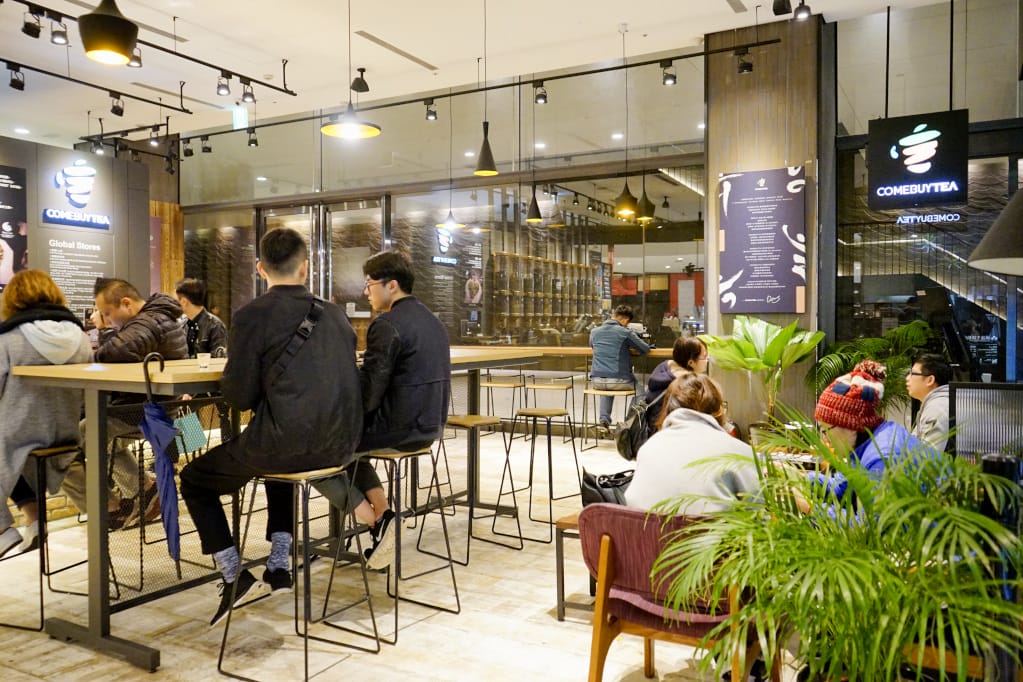 台北|COMEBUYTEA(台北誠品生活松菸店)當代精品現萃茶專門店 專業調茶師杯杯原葉現磨現萃 - 第4張圖 台北|COMEBUYTEA(台北誠品生活松菸店)當代精品現萃茶專門店 專業調茶師杯杯原葉現磨現萃