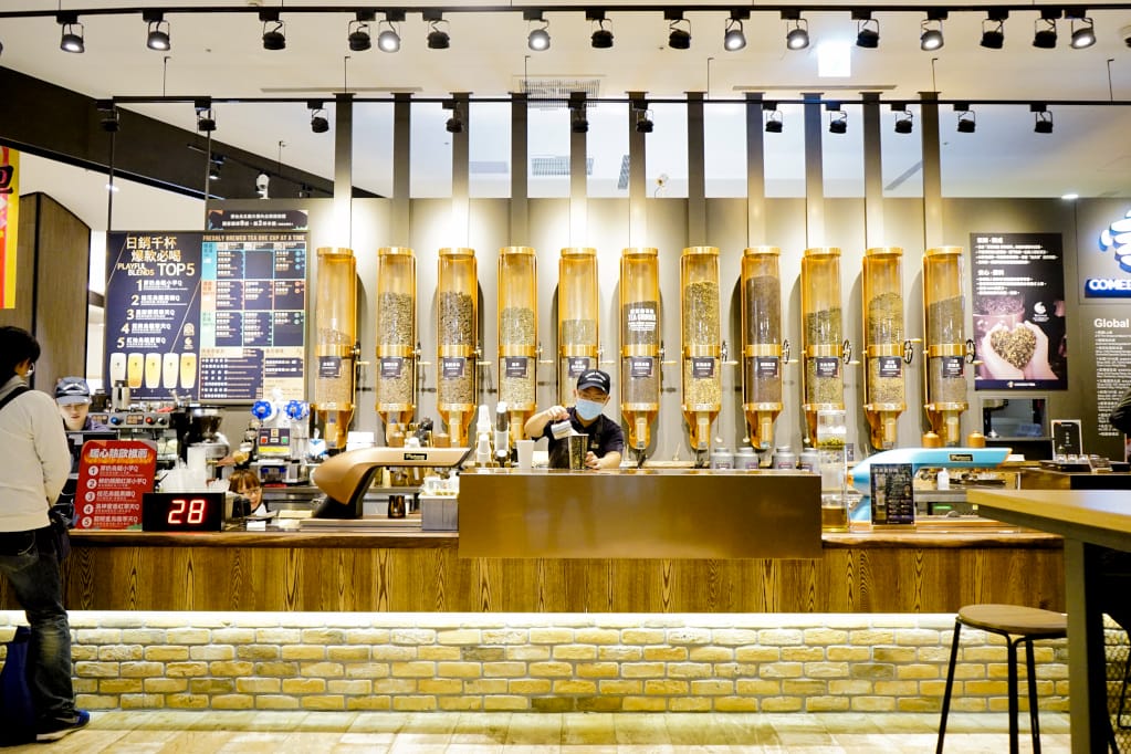 台北|COMEBUYTEA(台北誠品生活松菸店)當代精品現萃茶專門店 專業調茶師杯杯原葉現磨現萃 - 第1張圖 台北|COMEBUYTEA(台北誠品生活松菸店)當代精品現萃茶專門店 專業調茶師杯杯原葉現磨現萃