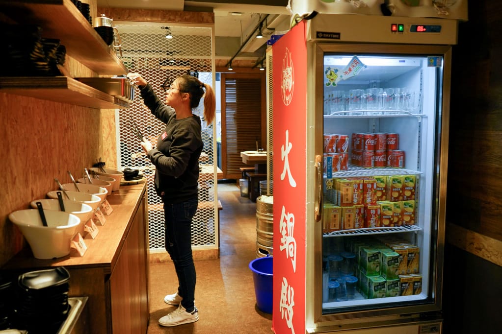 台北｜火鍋殿 蛤蠣痛風鍋湯底加龍蝦、和牛，史上最誇張吃到飽火鍋！