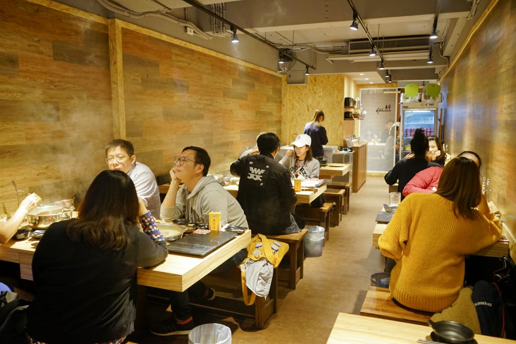 台北｜火鍋殿 蛤蠣痛風鍋湯底加龍蝦、和牛，史上最誇張吃到飽火鍋！