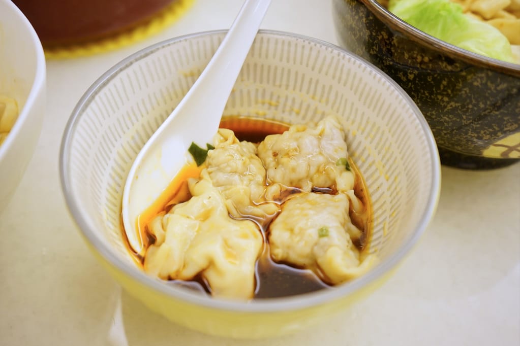 台北｜喬園手工大水餃 不只賣水餃，還有生鮮麵條+特製醬包 手工拌麵、餛飩湯、紅油炒手