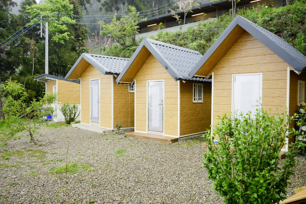 桃園｜露營採菇趣 桃子菇菇休閒農場 超大雨棚區營地推薦！