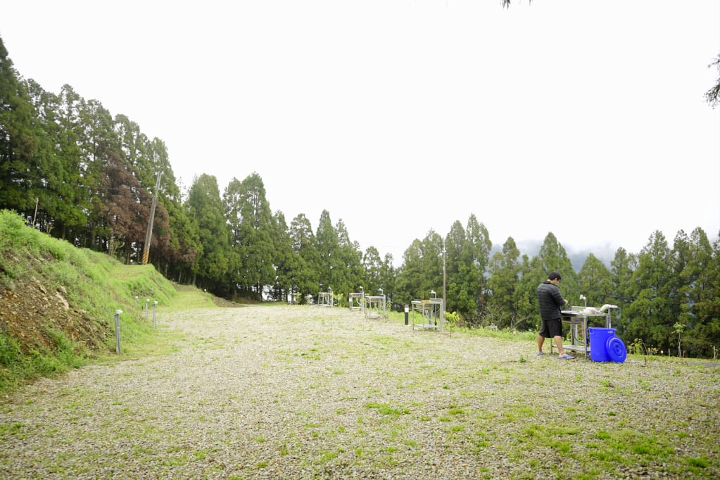 桃園｜露營採菇趣 桃子菇菇休閒農場 超大雨棚區營地推薦！