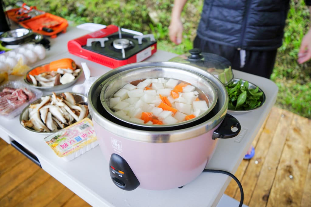 桃園｜露營採菇趣 桃子菇菇休閒農場 超大雨棚區營地推薦！