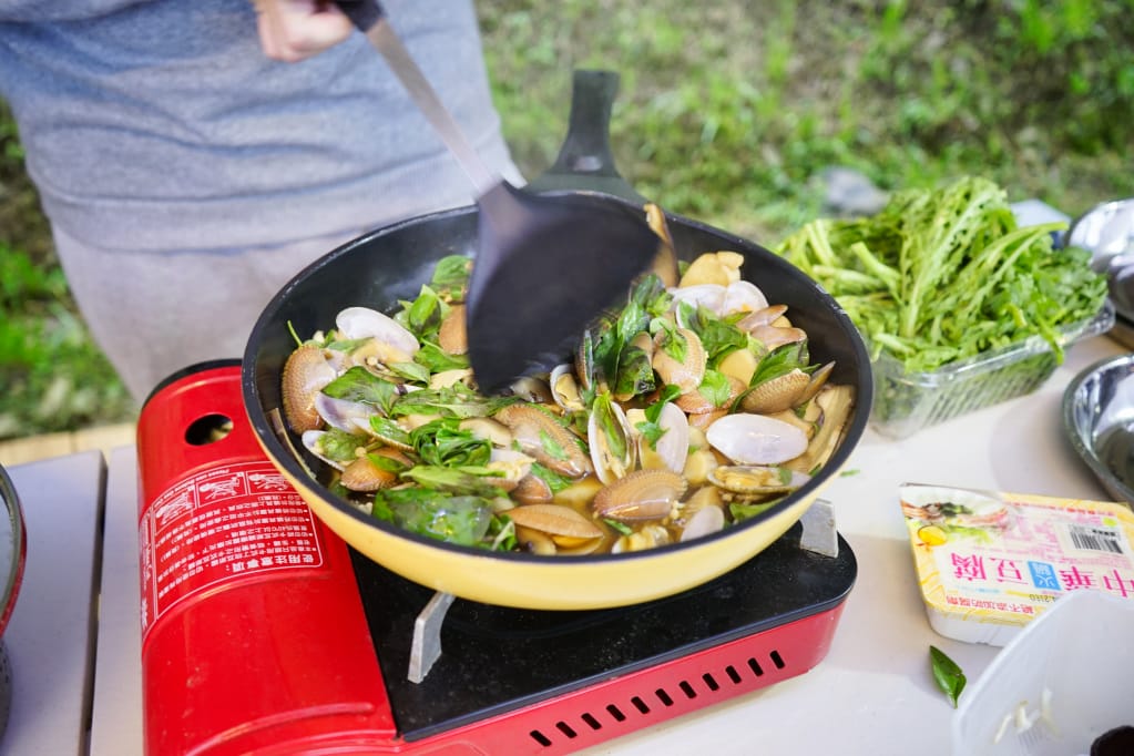 桃園｜露營採菇趣 桃子菇菇休閒農場 超大雨棚區營地推薦！