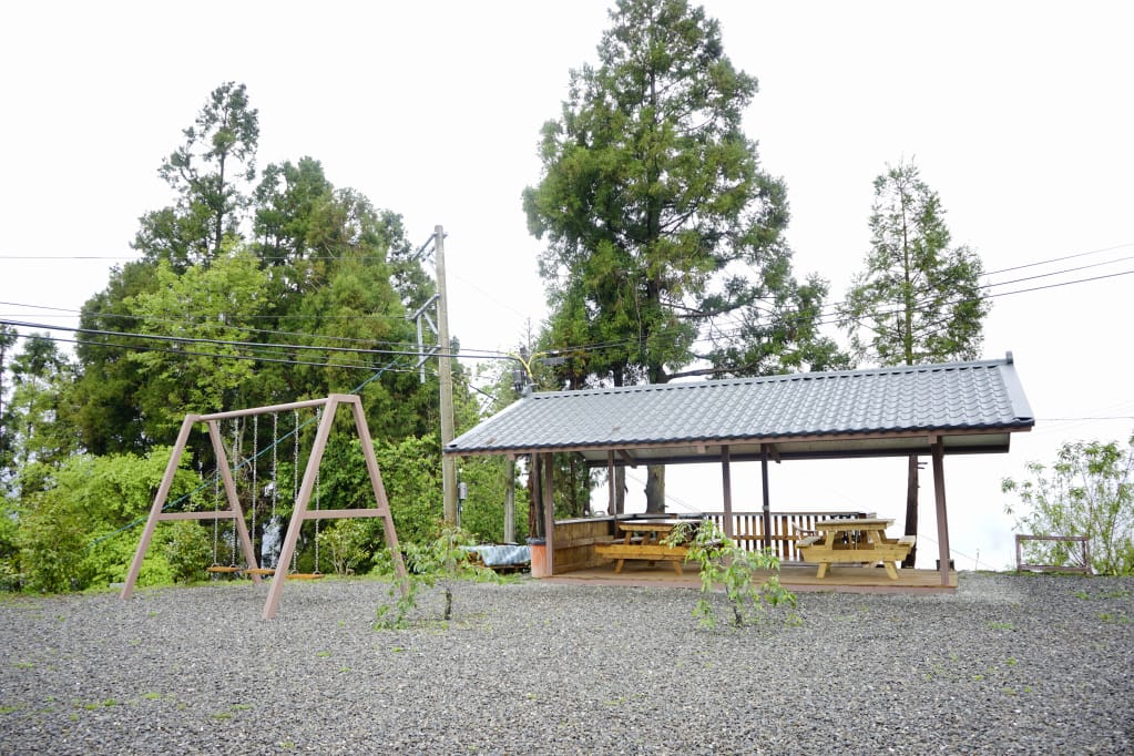 桃園｜露營採菇趣 桃子菇菇休閒農場 超大雨棚區營地推薦！