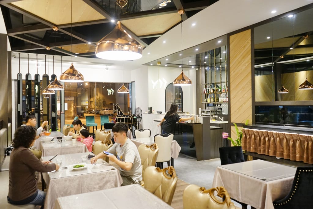 台南|942就是餓私房牛肉麵(安平店) 紅燒牛肉麵推薦!拉麵、寬麵都好吃~ - 第5張圖 台南|942就是餓私房牛肉麵(安平店) 紅燒牛肉麵推薦!拉麵、寬麵都好吃~
