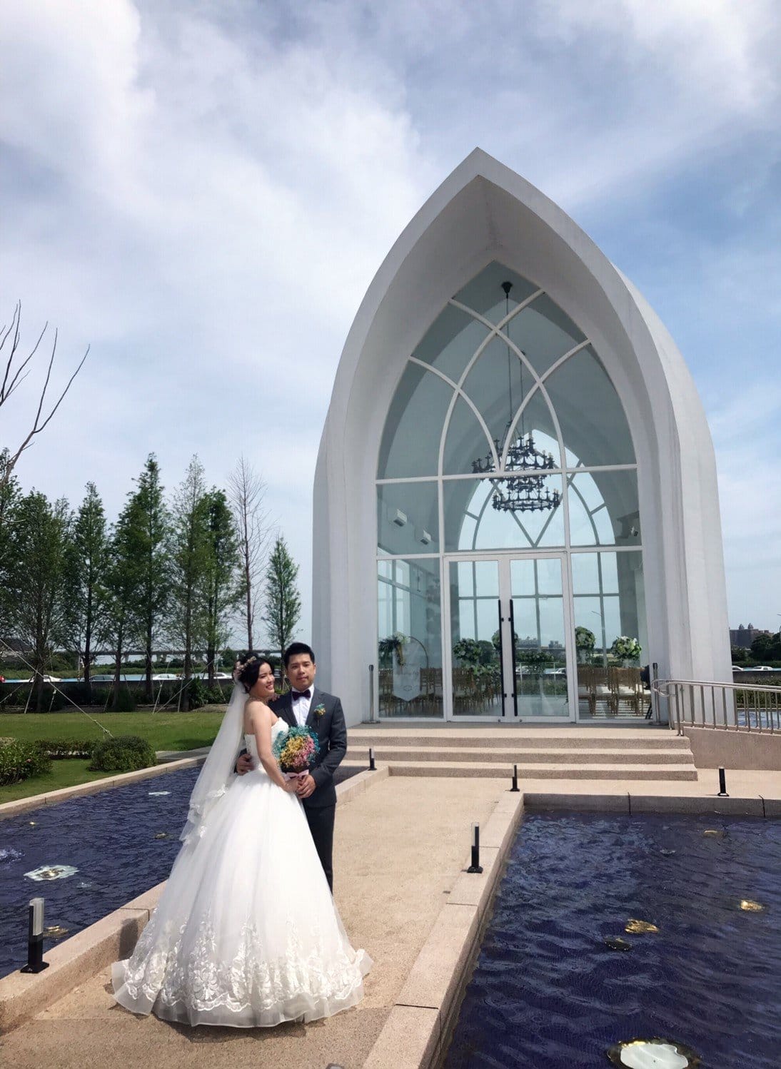 婚禮|桃園中壢新秘推薦!Nicole夏 桃園皇家薇庭 不凋花髮飾戶外證婚造型、內雙眼型調整推薦! - 第8張圖 婚禮|桃園中壢新秘推薦!Nicole夏 桃園皇家薇庭 不凋花髮飾戶外證婚造型、內雙眼型調整推薦!
