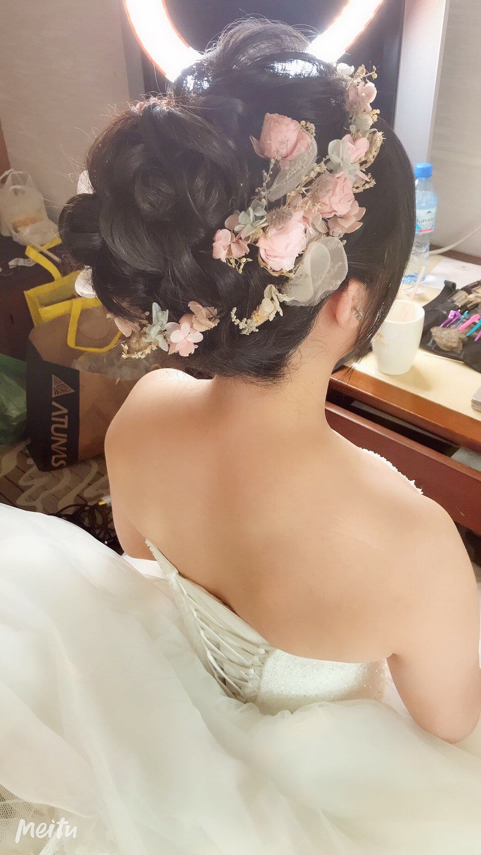 婚禮|桃園中壢新秘推薦!Nicole夏 桃園皇家薇庭 不凋花髮飾戶外證婚造型、內雙眼型調整推薦! - 第4張圖 婚禮|桃園中壢新秘推薦!Nicole夏 桃園皇家薇庭 不凋花髮飾戶外證婚造型、內雙眼型調整推薦!