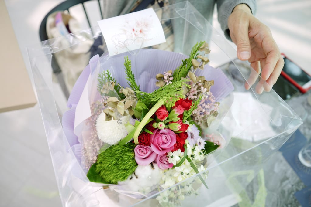 禮物|彰化現代花苑 宅配花束超方便~ 今年的母親節禮物就送束花來慰勞媽媽的辛勞吧! - 第5張圖 禮物|彰化現代花苑 宅配花束超方便~ 今年的母親節禮物就送束花來慰勞媽媽的辛勞吧!