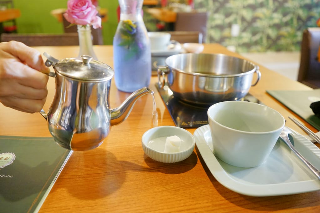 林口火鍋｜喜園風味涮涮鍋(林口歐風店) 慈心有機認證蔬果、頂級肉品海陸大餐