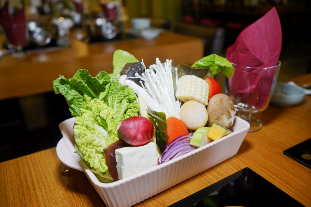 林口火鍋｜喜園風味涮涮鍋(林口歐風店) 慈心有機認證蔬果、頂級肉品海陸大餐