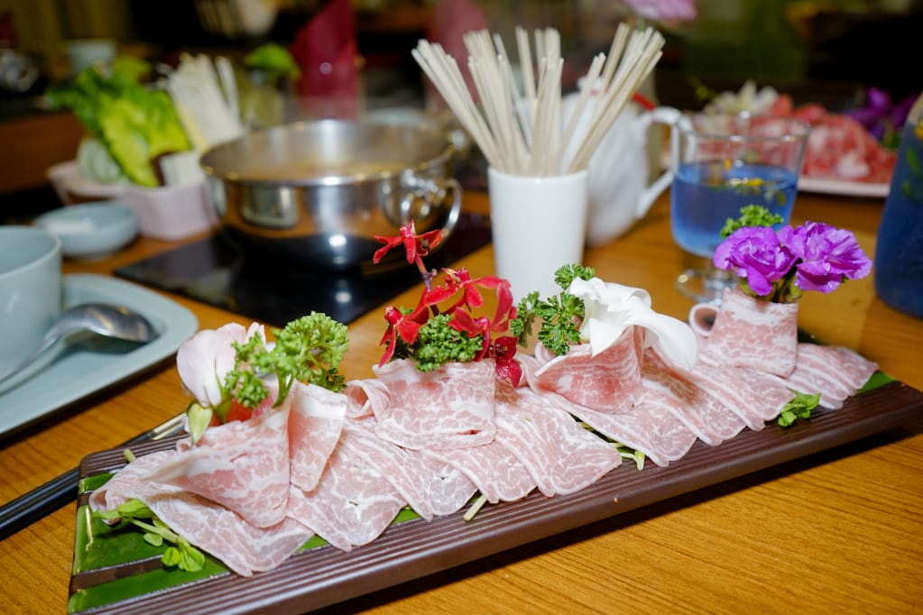 林口火鍋｜喜園風味涮涮鍋(林口歐風店) 慈心有機認證蔬果、頂級肉品海陸大餐