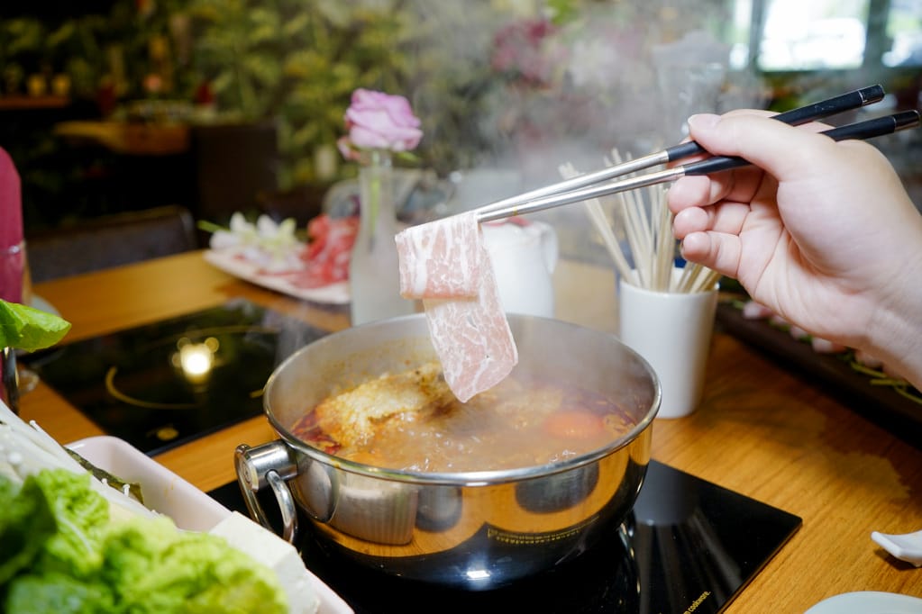 林口火鍋｜喜園風味涮涮鍋(林口歐風店) 慈心有機認證蔬果、頂級肉品海陸大餐