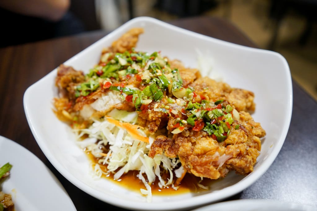 新北｜三重平價泰式料理 暹羅廚房 道地泰國菜，超好吃打拋豬、紅咖哩！