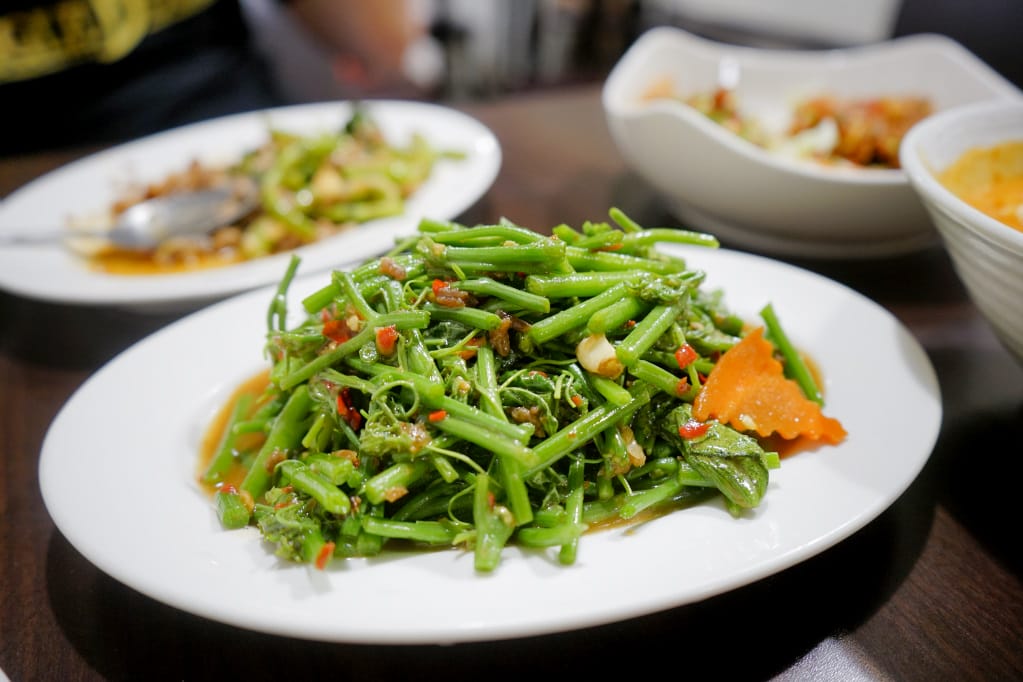新北｜三重平價泰式料理 暹羅廚房 道地泰國菜，超好吃打拋豬、紅咖哩！