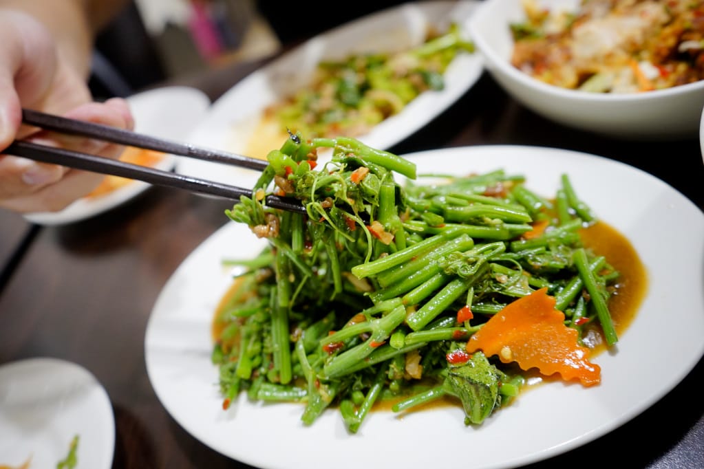 新北｜三重平價泰式料理 暹羅廚房 道地泰國菜，超好吃打拋豬、紅咖哩！