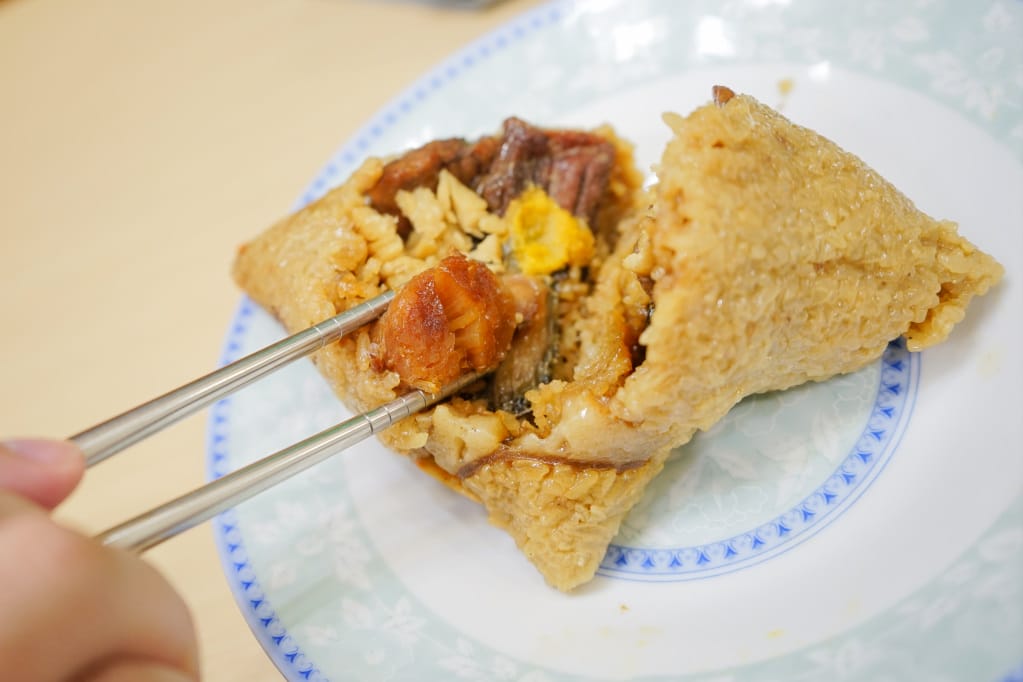 高雄|龐家肉粽 端午節肉粽禮盒宅配 飄香60年的古早味肉粽太好吃啦! - 第9張圖 高雄|龐家肉粽 端午節肉粽禮盒宅配 飄香60年的古早味肉粽太好吃啦!
