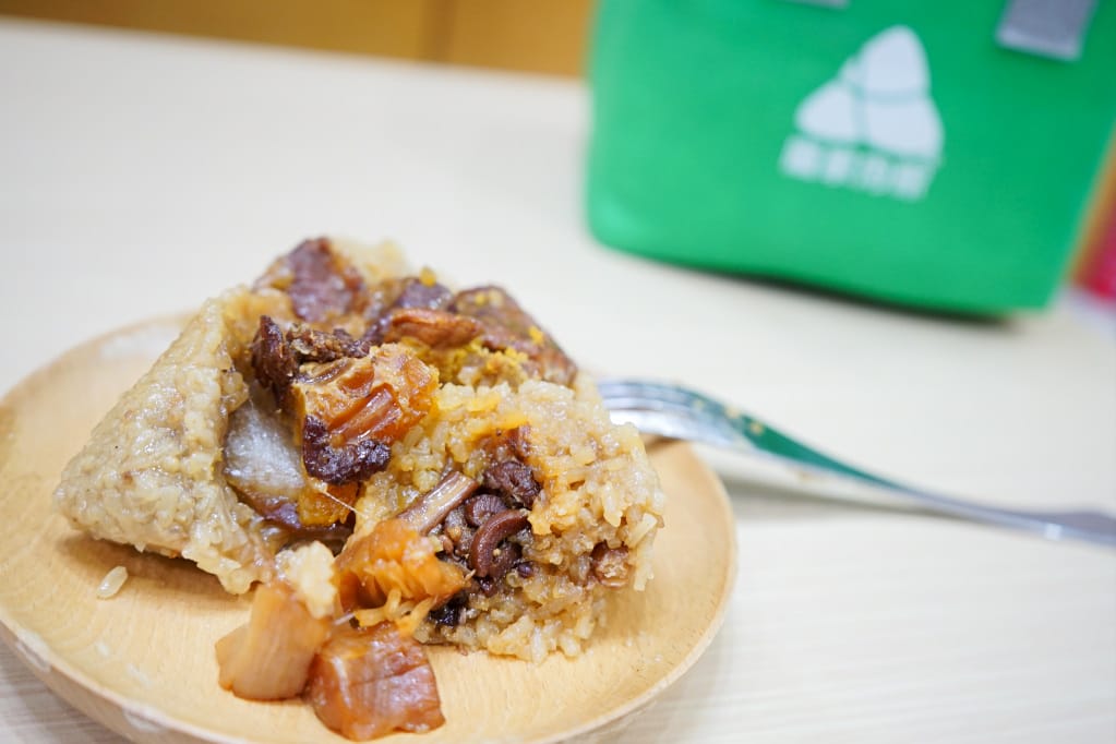 高雄|龐家肉粽 端午節肉粽禮盒宅配 飄香60年的古早味肉粽太好吃啦! - 第8張圖 高雄|龐家肉粽 端午節肉粽禮盒宅配 飄香60年的古早味肉粽太好吃啦!