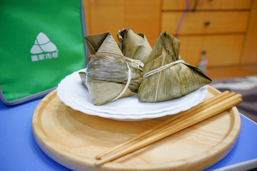 高雄|龐家肉粽 端午節肉粽禮盒宅配 飄香60年的古早味肉粽太好吃啦! - 第11張圖 高雄|龐家肉粽 端午節肉粽禮盒宅配 飄香60年的古早味肉粽太好吃啦!