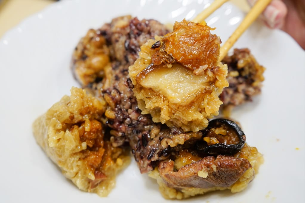高雄|龐家肉粽 端午節肉粽禮盒宅配 飄香60年的古早味肉粽太好吃啦! - 第14張圖 高雄|龐家肉粽 端午節肉粽禮盒宅配 飄香60年的古早味肉粽太好吃啦!