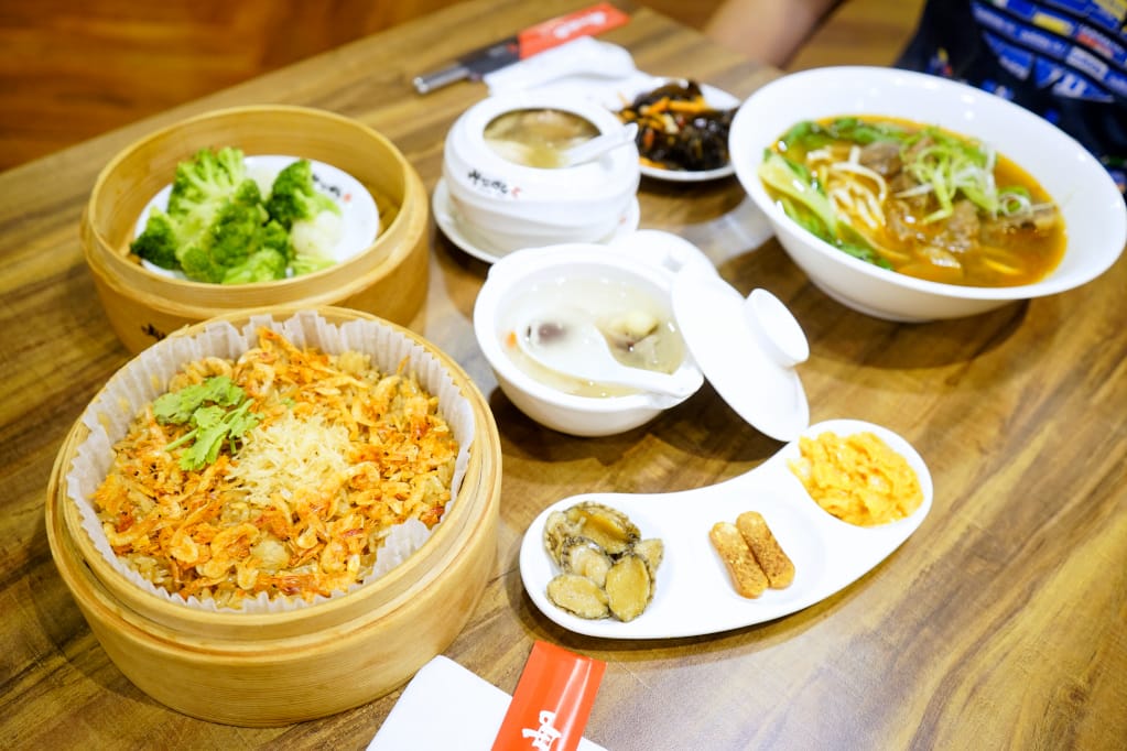 台北｜呷七碗複合式食堂(台北永康店) 永康商圈美食推薦！傳統小吃油飯vs新潮甜點虎咬冰