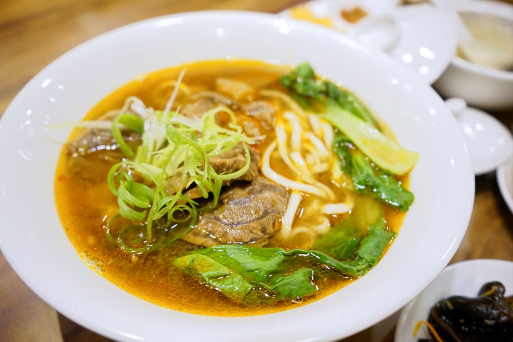 台北｜呷七碗複合式食堂(台北永康店) 永康商圈美食推薦！傳統小吃油飯vs新潮甜點虎咬冰