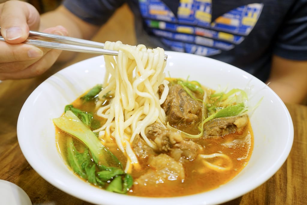 台北｜呷七碗複合式食堂(台北永康店) 永康商圈美食推薦！傳統小吃油飯vs新潮甜點虎咬冰